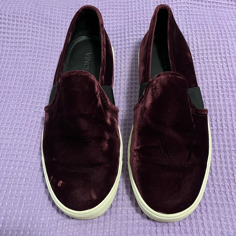 Vince. Sz 7 velvet/velour slip ons